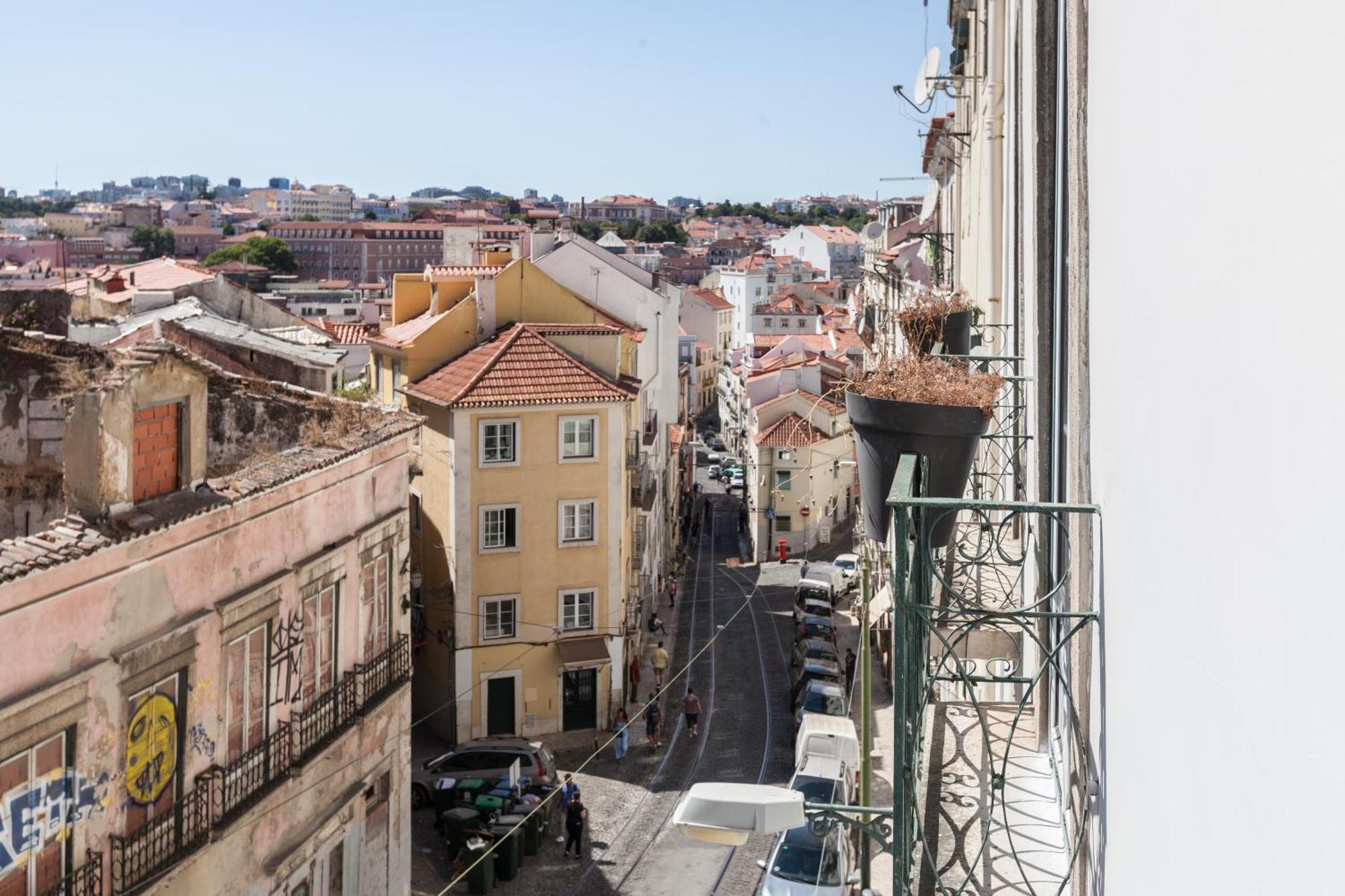 Appartamento Flh Castle Duplex With Terrace Lisbona Esterno foto