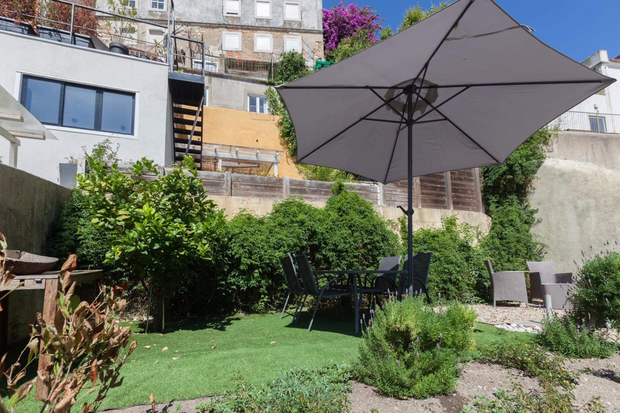 Appartamento Flh Castle Duplex With Terrace Lisbona Esterno foto